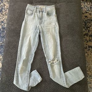 LEVIS RIPPED SKINNY JEANS